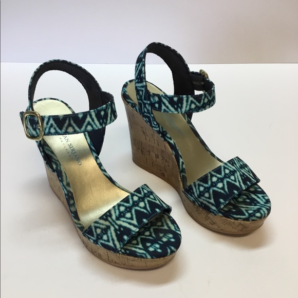 Striking Wedges.  Christian Siriano. - Picture 7 of 8